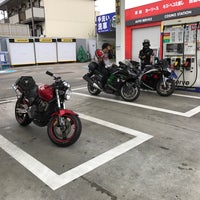 Photo taken at コスモ石油 セルフピュア多摩ニュータウン by りょう介 ㅤ. on 5/13/2017