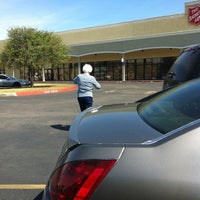 4/5/2013에 Lalena K.님이 The Salvation Army Thrift Store Austin, TX에서 찍은 사진