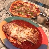 2/22/2017 tarihinde Kristin W.ziyaretçi tarafından Elizabeth&amp;#39;s Pizza Italian Restaurant Pizza and Subs'de çekilen fotoğraf