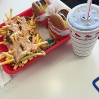 Photo taken at In-N-Out Burger by Raja, A. on 8/20/2016