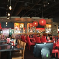 Photo taken at Red Robin Gourmet Burgers and Brews by ɐlᴉʇʇu∀ ſ. on 9/30/2016