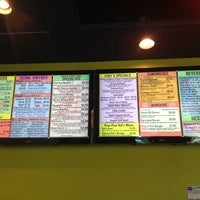 รูปภาพถ่ายที่ Papaya Street Grill โดย Meredith W. เมื่อ 11/5/2012