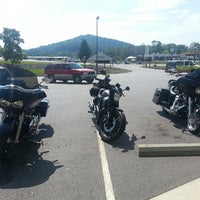 6/12/2013 tarihinde Jeremy M.ziyaretçi tarafından Harley-Davidson of Asheville'de çekilen fotoğraf