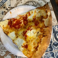 Foto tomada en Luigi&amp;#39;s Pizza Fresca  por Steve M. el 12/3/2022