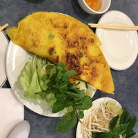 Снимок сделан в New Dong Khanh Restaurant пользователем Tracy L. 10/15/2017