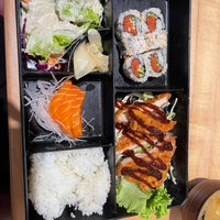 Foto tirada no(a) Maru Sushi por Tracy L. em 11/9/2021