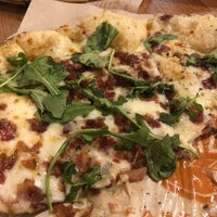 2/22/2019 tarihinde Debbie M.ziyaretçi tarafından Blaze Pizza'de çekilen fotoğraf