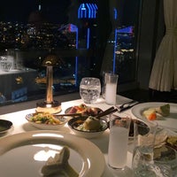 Das Foto wurde bei Safran Restaurant  InterContinental Istanbul von Mutlugüz Ç. am 5/20/2021 aufgenommen