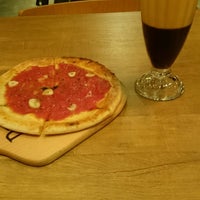 Photo taken at PIZZA NAPOLETANO CAFE 荻窪駅前店 by T Y. on 12/4/2016