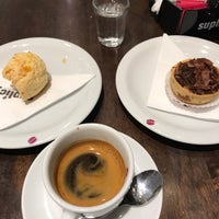 Photo taken at Suplicy Cafés Especiais by Alexandre I. on 3/26/2019