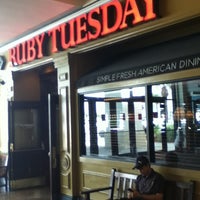 Photo taken at Ruby Tuesday by Gerbang R. on 10/23/2012