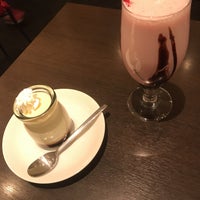 Photo taken at Queen&amp;#39;s Collection Chocolate Cafe DAIKANYAMA by Yusuke Y. on 2/24/2017