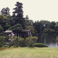 Photo taken at Kenrokuen Garden by ぱすた パ. on 9/1/2015