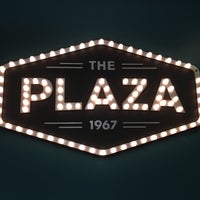 Foto tirada no(a) The Plaza Theater por Laura v. em 11/13/2016