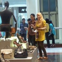 Review Charles & Keith