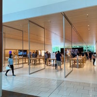 Photo taken at Apple Cherry Hill by Andrew L. on 6/12/2022