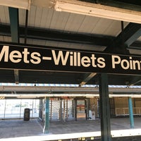 Photo taken at MTA Subway - Mets/Willets Point (7) by Andrew L. on 10/3/2017