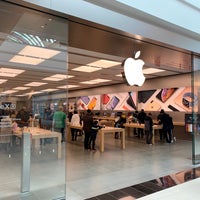 Photo taken at Apple King of Prussia by Andrew L. on 1/20/2019