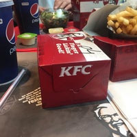รูปภาพถ่ายที่ KFC โดย Eno K. เมื่อ 4/2/2017