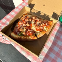 Foto tirada no(a) North Beach Pizza por Sean R. em 9/26/2023