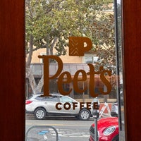 Foto diambil di Peet&amp;#39;s Coffee &amp;amp; Tea oleh Sean R. pada 10/21/2023