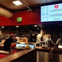 Foto tomada en Sliver Pizzeria  por Sean R. el 10/25/2022