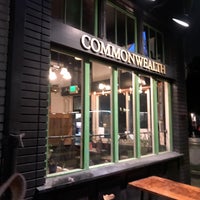 รูปภาพถ่ายที่ Commonwealth Cafe and Pub โดย Sean R. เมื่อ 12/22/2021