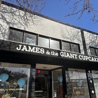 รูปภาพถ่ายที่ James and The Giant Cupcake โดย Sean R. เมื่อ 2/22/2024