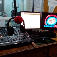 Foto diambil di Radio Serambi FM 90.2 MHz oleh Mencenet pada 11/7/2013