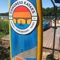 รูปภาพถ่ายที่ Congress Avenue Kayaks โดย Jeff W. เมื่อ 6/8/2019