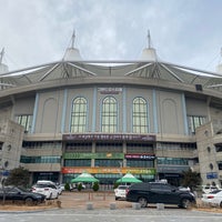 Photo taken at Incheon Munhak Stadium by hiday s. on 11/29/2022