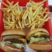 Photo taken at In-N-Out Burger by Maria S. on 7/22/2017