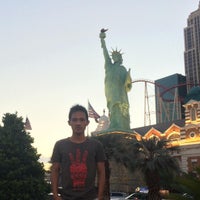 Das Foto wurde bei New York-New York Hotel &amp;amp; Casino von NontthepCool am 9/7/2015 aufgenommen