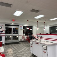 Photo taken at In-N-Out Burger by Shengze Y. on 1/18/2023
