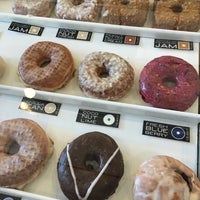 Das Foto wurde bei Doughnut Plant von Malcolm O. am 7/6/2016 aufgenommen