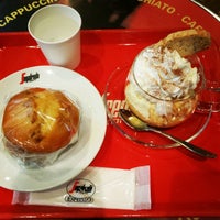 Photo taken at Segafredo Zanetti Espresso by タナカ カ. on 8/31/2020