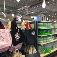Photo taken at Old Navy by Laura V. on 11/15/2018