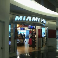 Das Foto wurde bei Miami HEAT Store von Kevin K. am 3/25/2013 aufgenommen