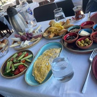 Photo taken at Kanlıca Yakamoz Restaurant by Gamze . on 10/25/2022