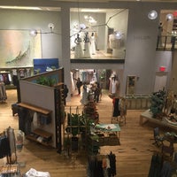 Photo taken at Anthropologie by Aslinur A. on 4/24/2015