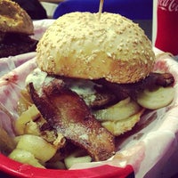 Foto tirada no(a) Pearl&amp;#39;s Deluxe Burgers por Austin W. em 1/14/2013