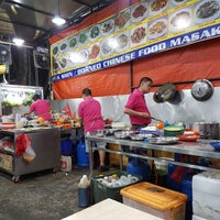 Photo taken at Fuk Shin / Borneo Chinese Food Masakan Pontianak by Albert S. on 9/1/2018