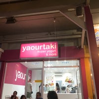 Photo taken at YAOURTAKI - Frozen Yogurt - Ice Cream - Coffee - Smoothie by Daniela M. on 8/26/2017