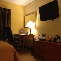 Das Foto wurde bei Quality Hotel &amp;amp; Suites &amp;quot;At The Falls&amp;quot; von Somrudee P. am 4/16/2013 aufgenommen