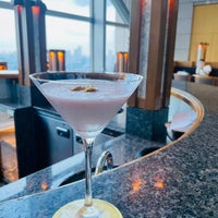Photo taken at The Peak Lounge by 渋谷 在. on 8/24/2023