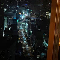 Photo taken at The Peak Lounge by 渋谷 在. on 8/12/2023