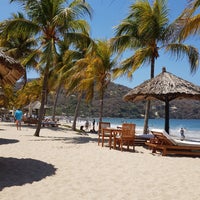 Foto tomada en Playa La Ropa  por Dimitri I. el 4/19/2019