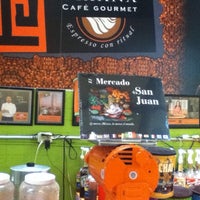 Foto tomada en Triana Café Gourmet  por Arturo A. el 10/19/2012