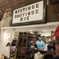รูปภาพถ่ายที่ Mystique Boutique โดย DéAnna R. เมื่อ 12/23/2017