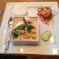 Снимок сделан в Mai Thai Restaurant пользователем Nicole M. 10/6/2012